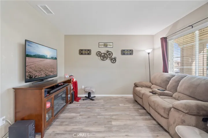 401 Tivoli Court, Hemet, California 92543