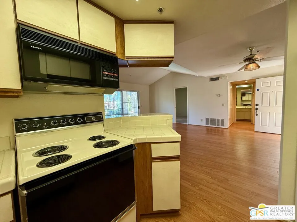 2700 Lawrence Crossley Road 96, Palm Springs, California 92264 home-pic-8