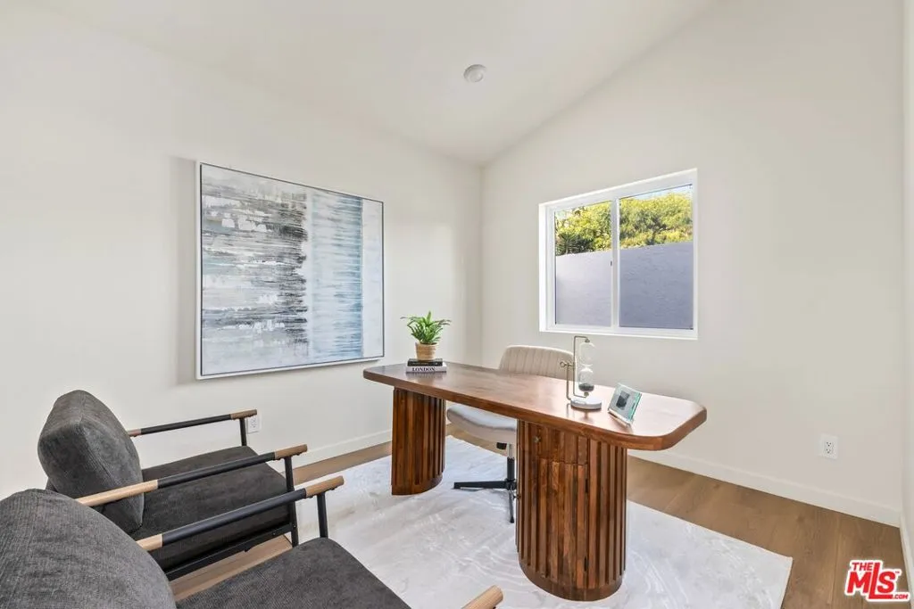 15727 Hartsook Street, Encino, California 91436 home-pic-23