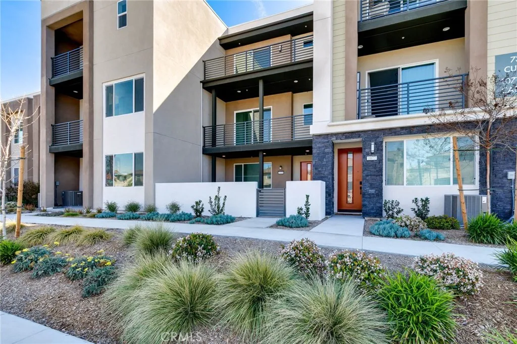 1075 Cadence, Irvine, California 92618, 4 Bedrooms Bedrooms, ,4 BathroomsBathrooms,Residential,For Sale,Cadence,OC25120254