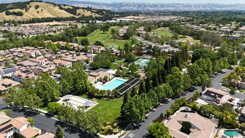 2555 Muirfield Way, Gilroy, California 95020