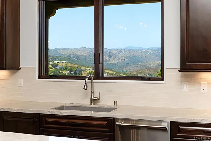1010 Willowcreek Lane, Fallbrook, California 92028