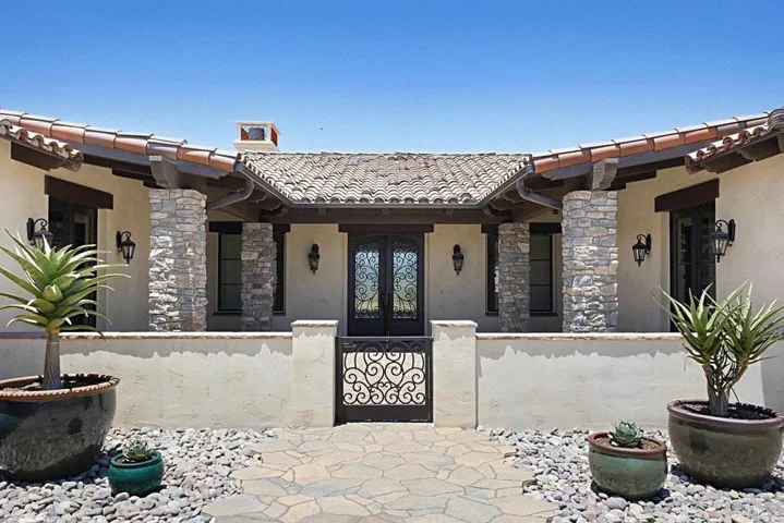 1010 Willowcreek Lane, Fallbrook, California 92028