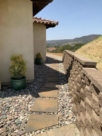 1010 Willowcreek Lane, Fallbrook, California 92028
