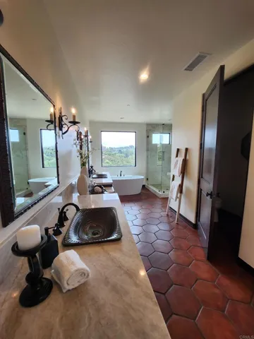 1010 Willowcreek Lane, Fallbrook, California 92028
