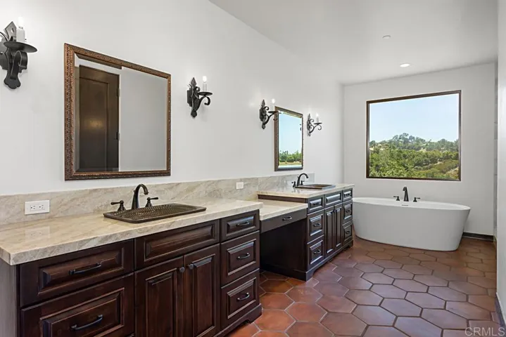 1010 Willowcreek Lane, Fallbrook, California 92028