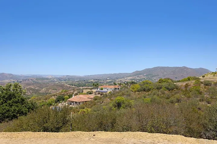 1010 Willowcreek Lane, Fallbrook, California 92028
