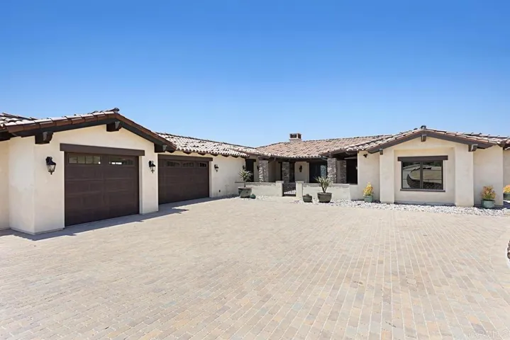1010 Willowcreek Lane, Fallbrook, California 92028