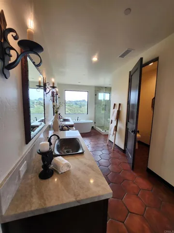 1010 Willowcreek Lane, Fallbrook, California 92028