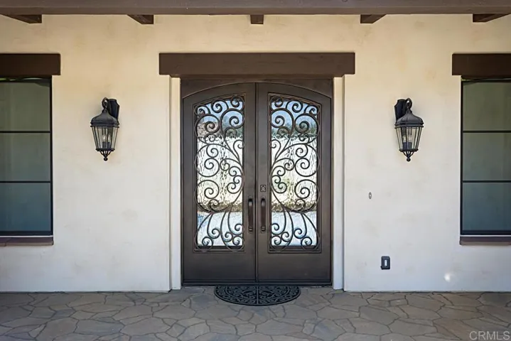 1010 Willowcreek Lane, Fallbrook, California 92028