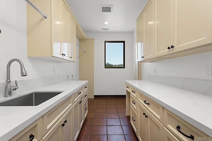 1010 Willowcreek Lane, Fallbrook, California 92028