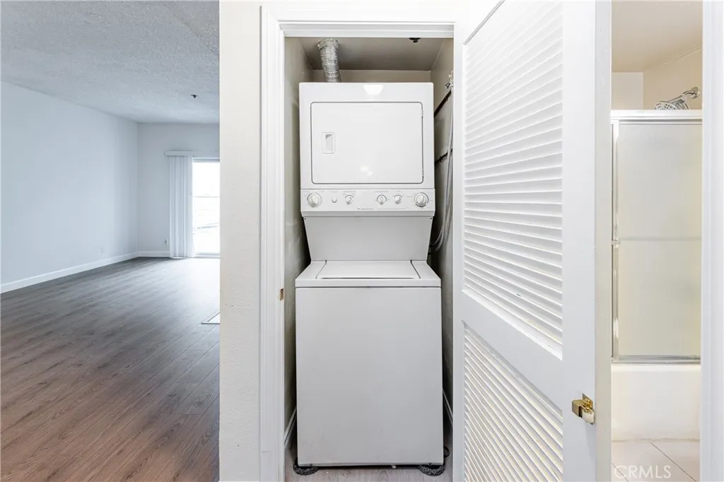 2905 Montrose Avenue 318, La Crescenta, California 91214 home-pic-8