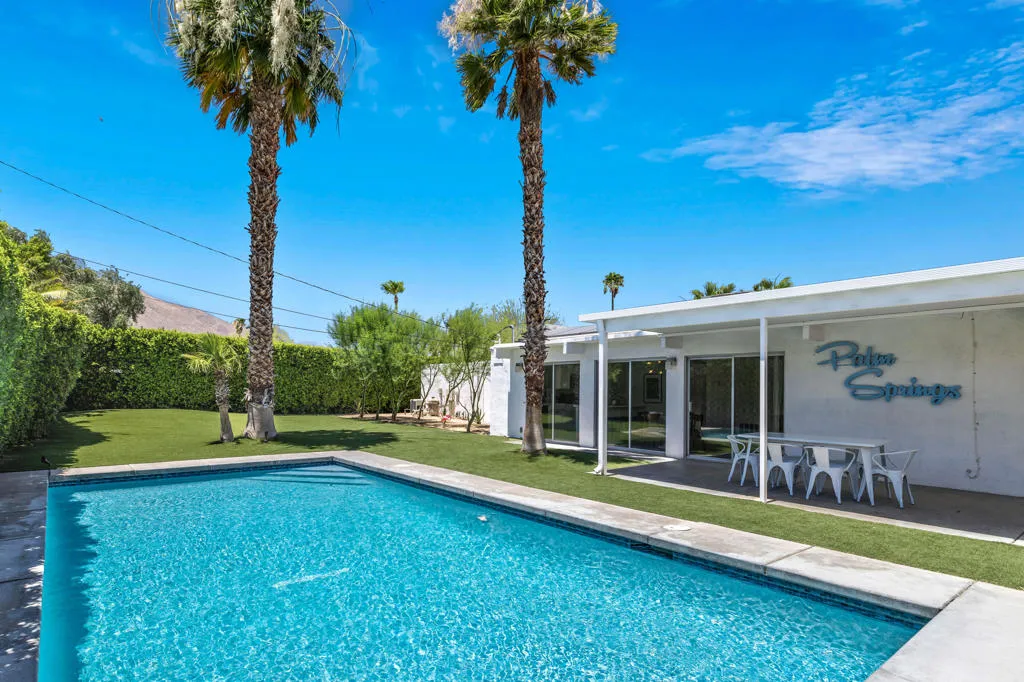 483 E Francis Drive, Palm Springs, California 92262 home-pic-23