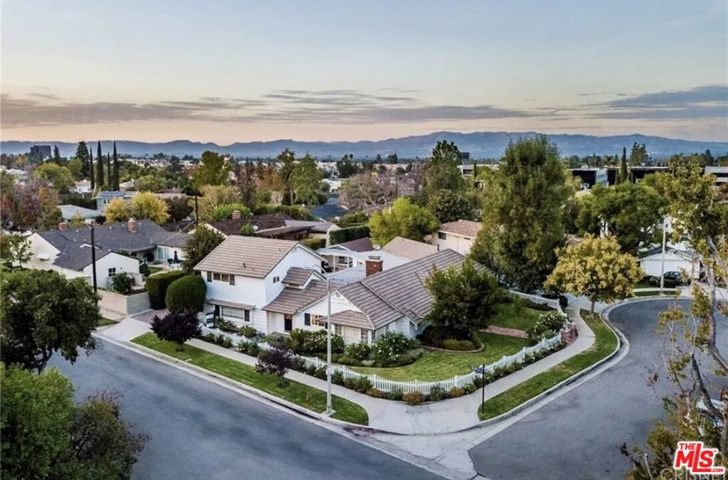 4909 Encino Terrace, Encino, California 91316, 6 Bedrooms Bedrooms, ,5 BathroomsBathrooms,Residential,For Sale,Encino,25545897