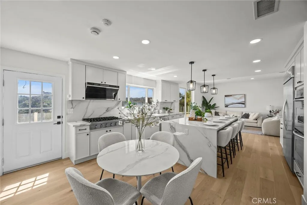 2377 Mount Olympus Drive, Los Angeles, California 90046 home-pic-10