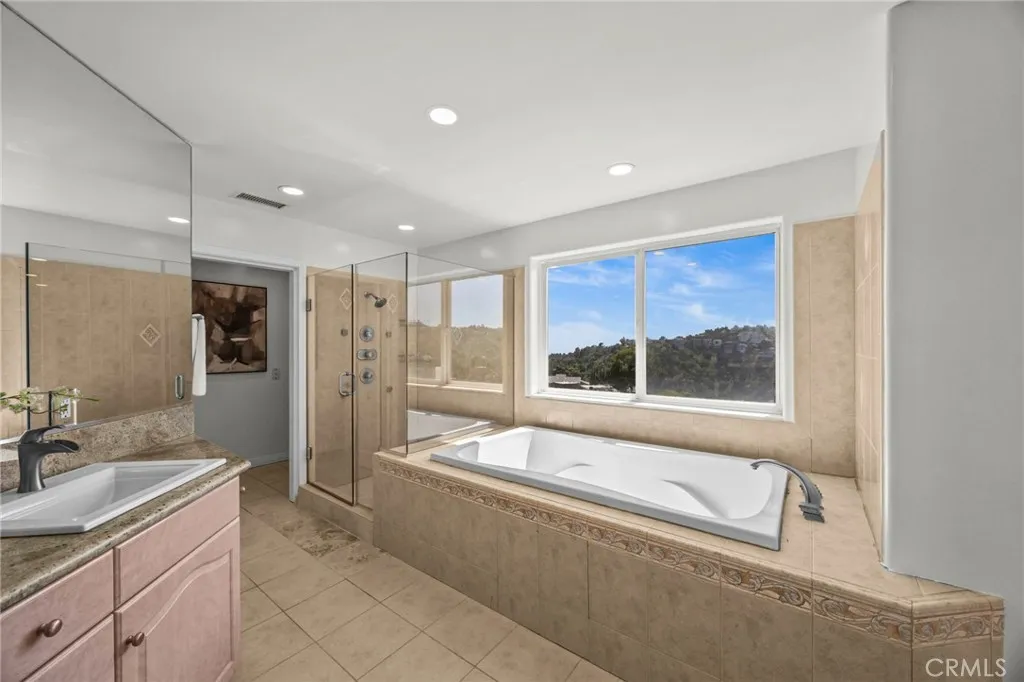 2377 Mount Olympus Drive, Los Angeles, California 90046 home-pic-23