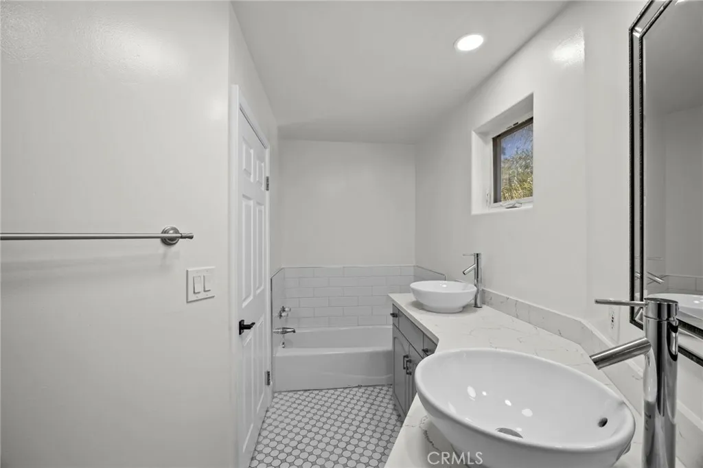2377 Mount Olympus Drive, Los Angeles, California 90046 home-pic-32