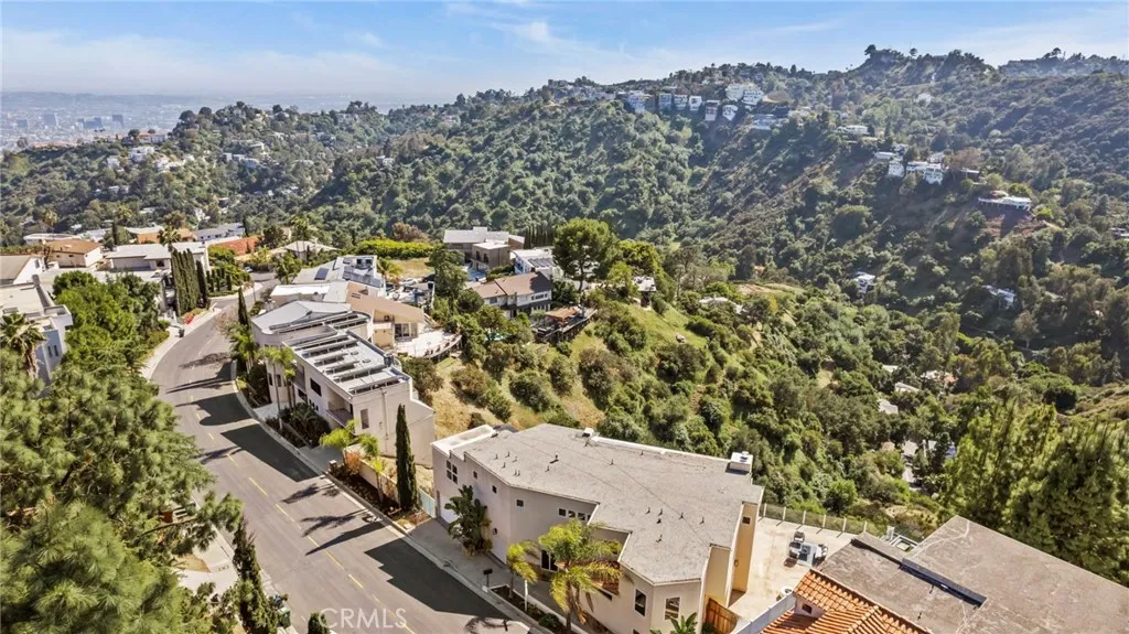 2377 Mount Olympus Drive, Los Angeles, California 90046 home-pic-40