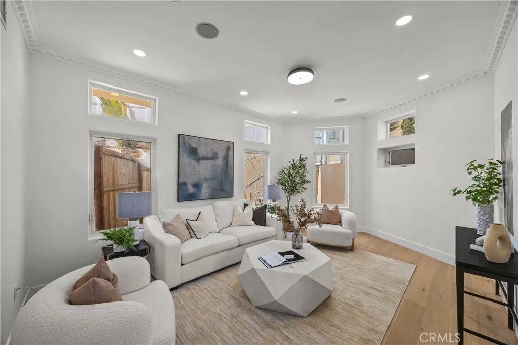 2377 Mount Olympus Drive, Los Angeles, California 90046 home-pic-4