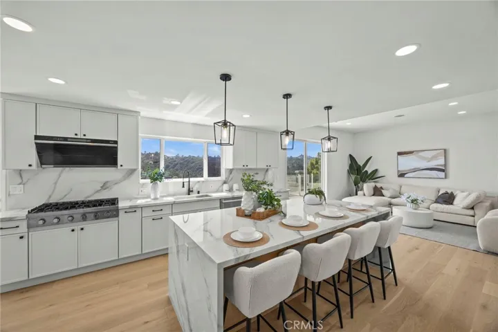 2377 Mount Olympus Drive, Los Angeles, California 90046, 4 Bedrooms Bedrooms, ,4 BathroomsBathrooms,Residential,For Sale,Mount Olympus,TR25121511