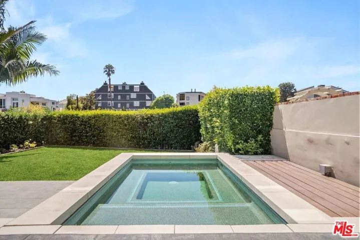 4811 Roma Court, Marina Del Rey, California 90292