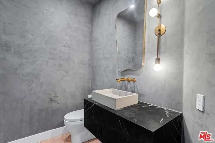 4811 Roma Court, Marina Del Rey, California 90292