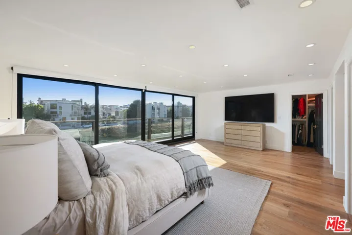 4811 Roma Court, Marina Del Rey, California 90292