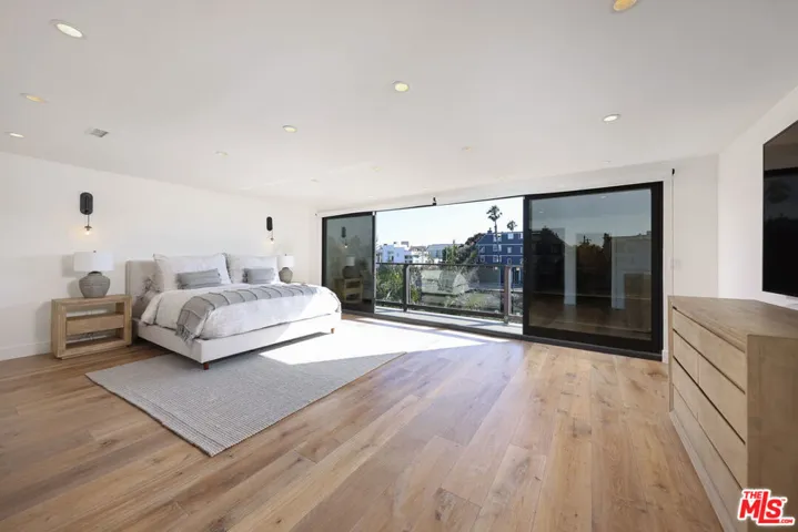4811 Roma Court, Marina Del Rey, California 90292