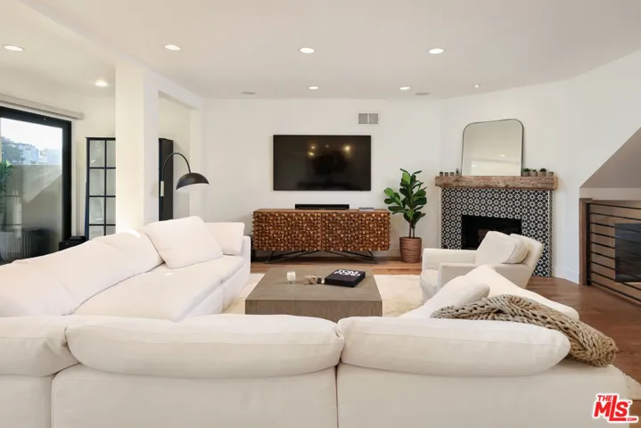 4811 Roma Court, Marina Del Rey, California 90292