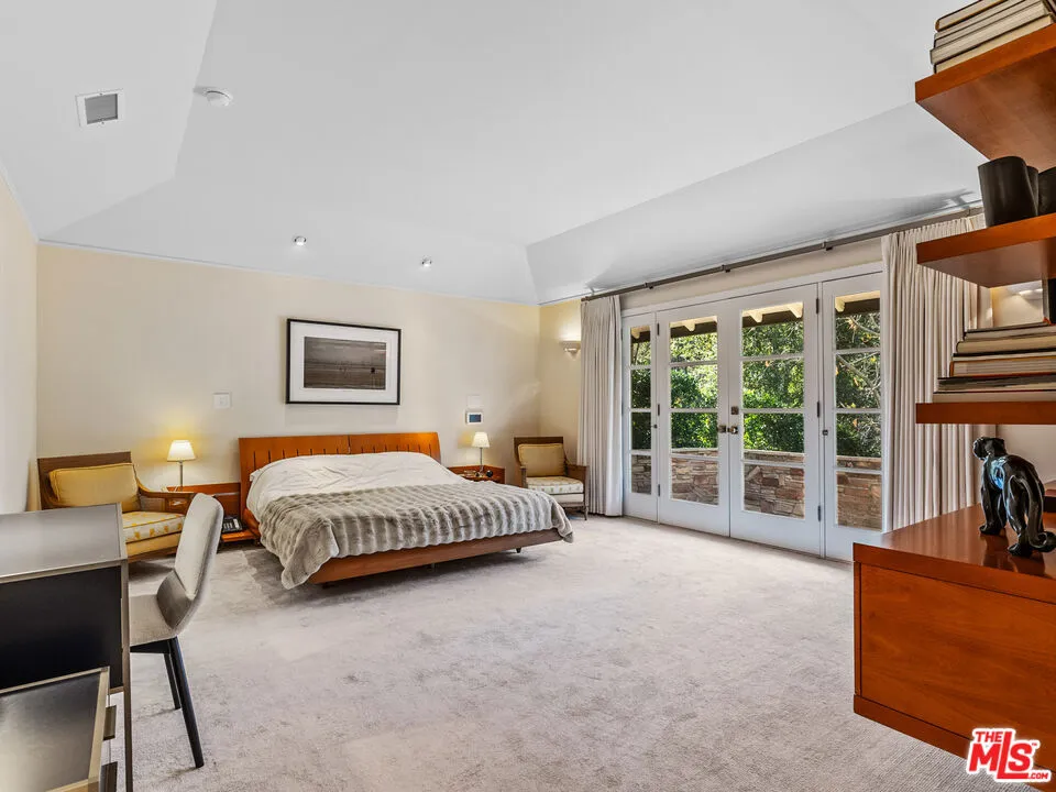 3818 Hollyline Avenue, Sherman Oaks, California 91423 home-pic-19