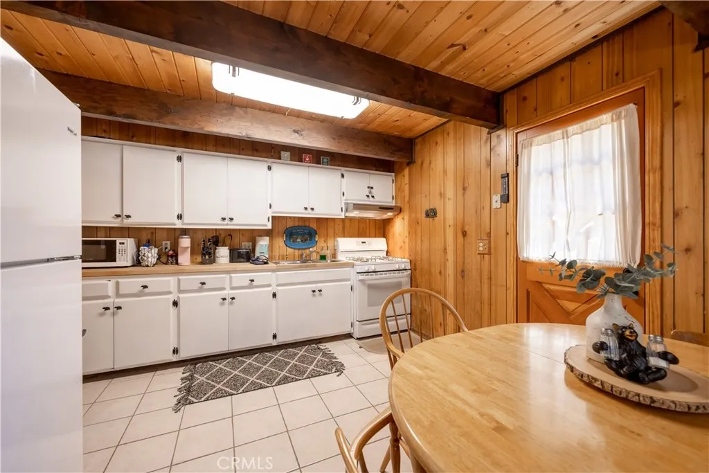 2076 8th Lane, Big Bear City, California 92314 home-pic-12