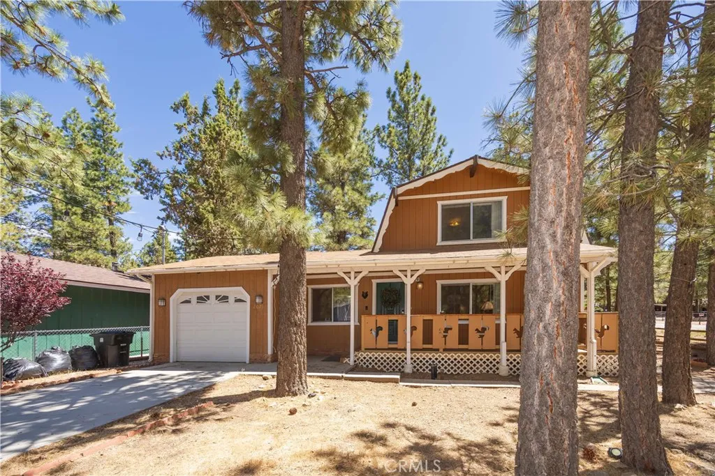2076 8th Lane, Big Bear City, California 92314 home-pic-2