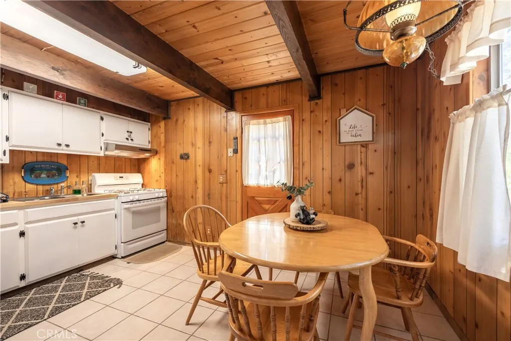 2076 8th Lane, Big Bear City, California 92314 home-pic-11