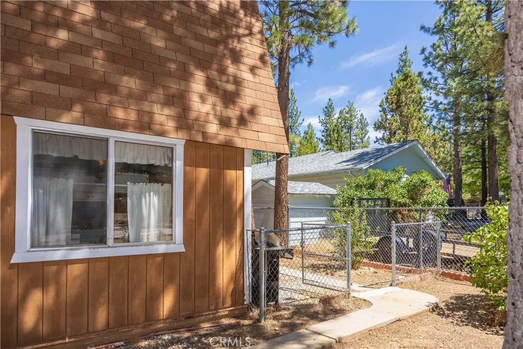 2076 8th Lane, Big Bear City, California 92314 home-pic-26