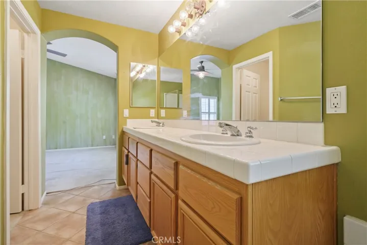 28445 Silverking Trail, Saugus, California 91390