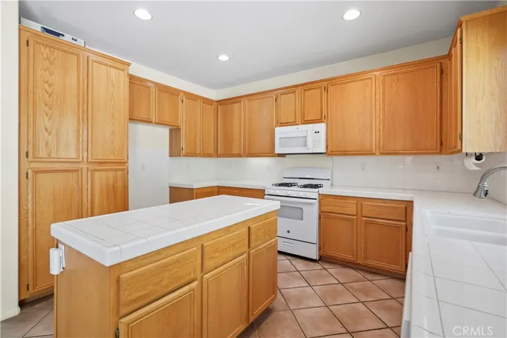 28445 Silverking Trail, Saugus, California 91390