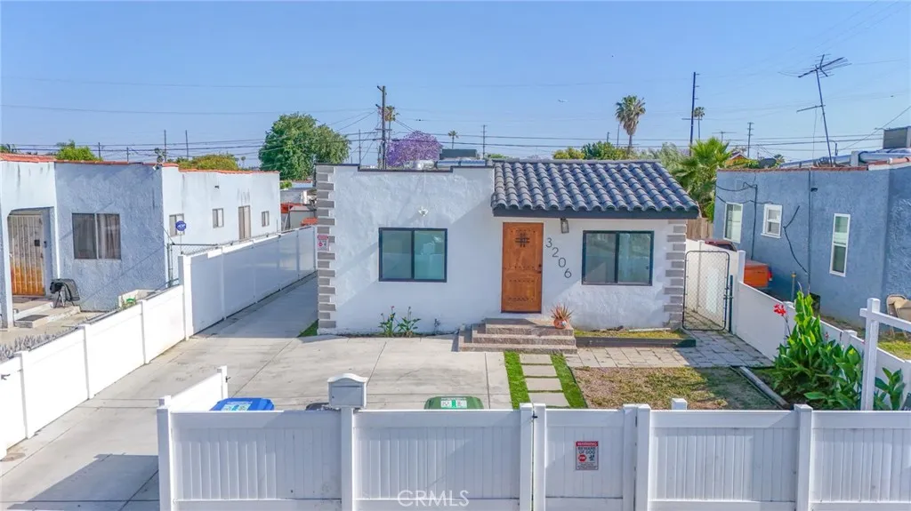 3206 W 59th Street, Los Angeles, California 90043 home-pic-1