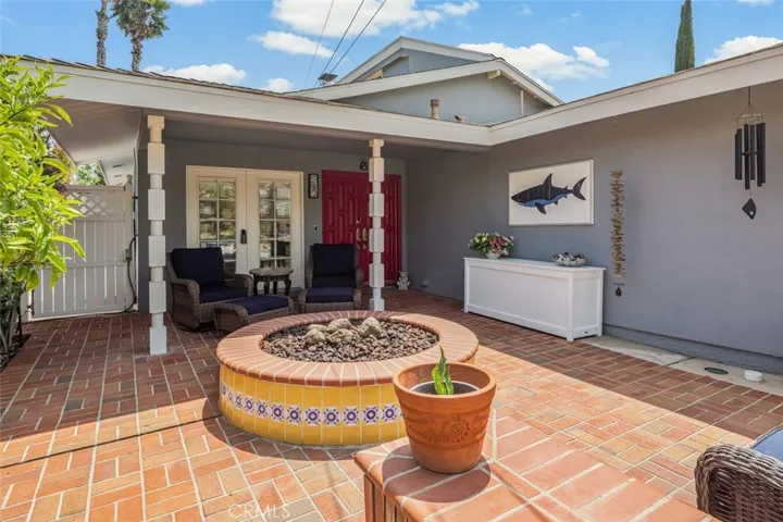 You will spend hours in the Front Patio as it is exceptionally private. Perfect for morning coffee or evening decompression.
