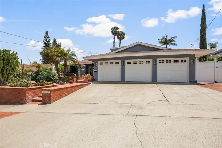 Very private home only 1.5 miles to Doheny Beach & the Dana Point Harbor.