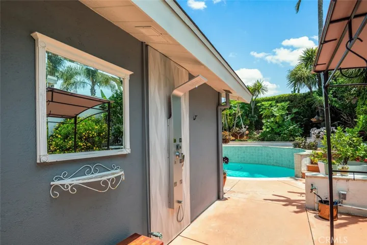 Wash off the Beach!! Access to Exterior Shower from 2ndary Bath.
