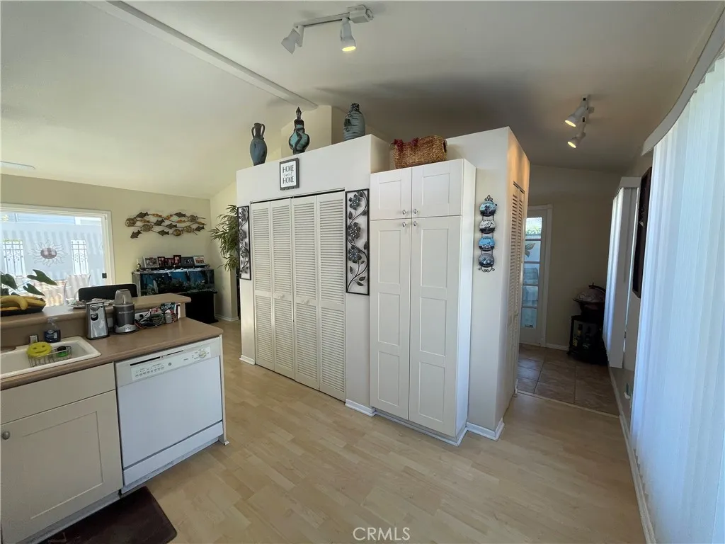 927 W 6th Street, San Pedro, California 90731 home-pic-34