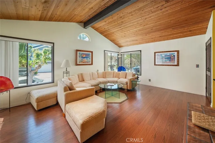 537 3rd Street, Manhattan Beach, California 90266