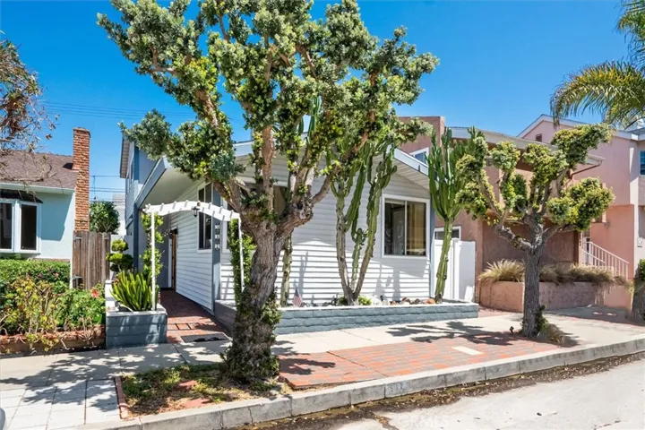 537 3rd Street, Manhattan Beach, California 90266