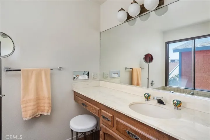 537 3rd Street, Manhattan Beach, California 90266