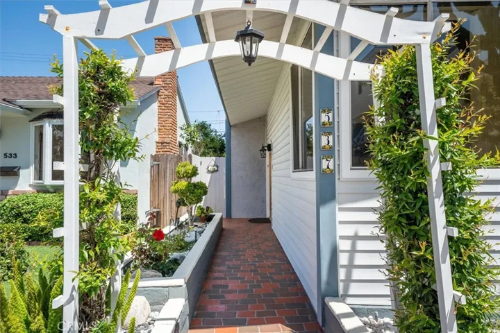 537 3rd Street, Manhattan Beach, California 90266
