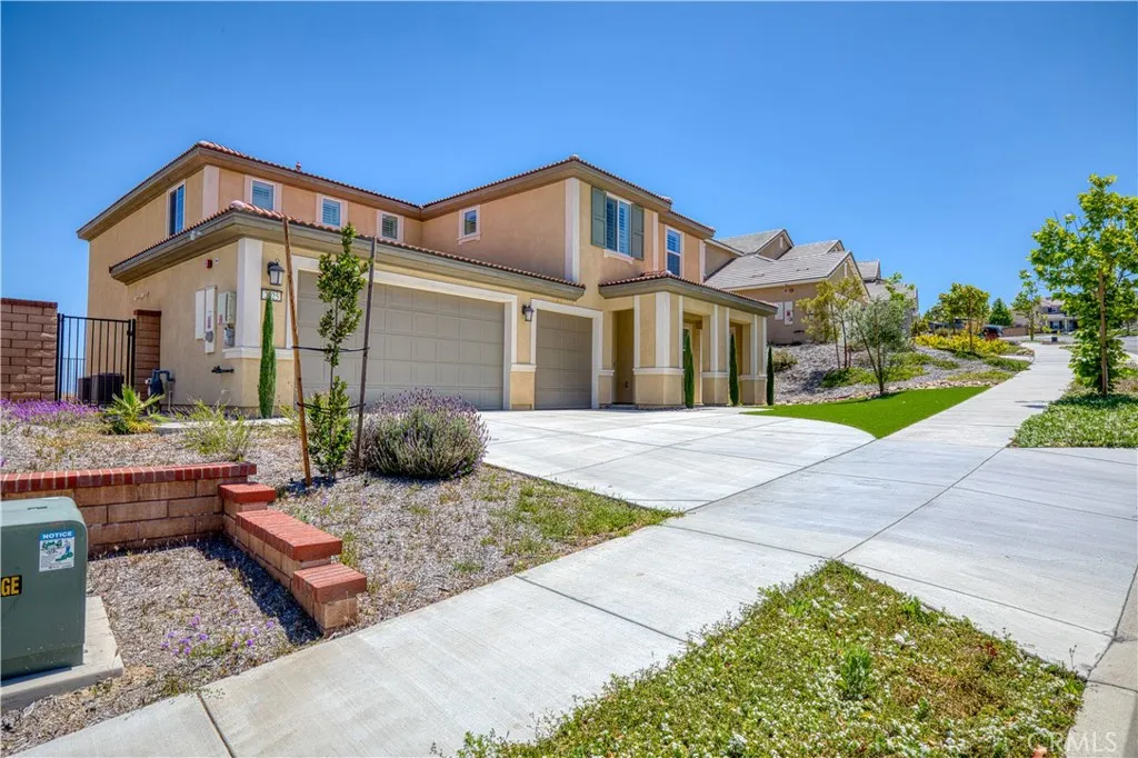 2725 Sierra Bella Drive, Corona, California 92882 home-pic-8