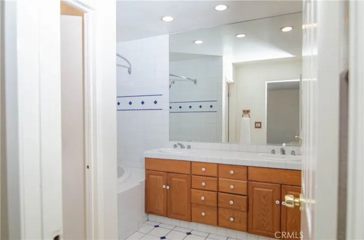 Primary bedroom ensuite bathroom