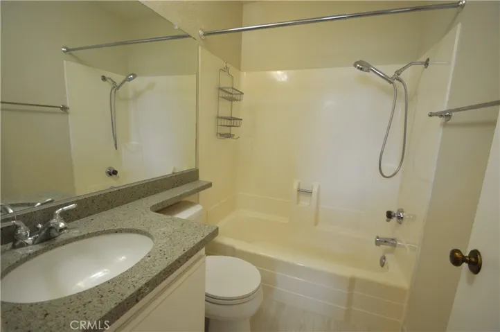 Hall bathroom with tub