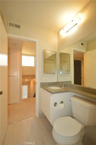 Hall Bathroom with tub