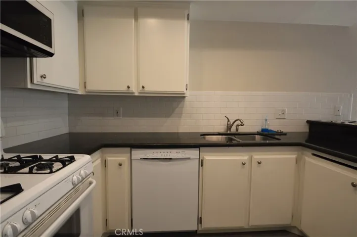 Clean-Efficient Kitchen